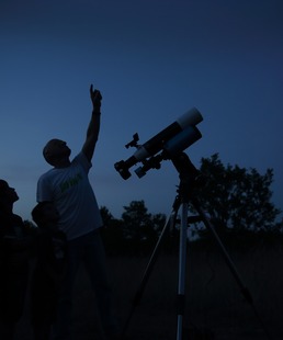 Pastres de las estellas / Lecture scientifique et poétique du ciel