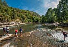 Baignade dans le Célé à Cabrerets_05 © Lot Tourisme - C. ORY