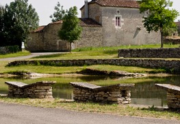 Aujols - Lavoir Papillon